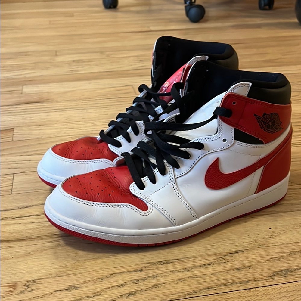 Air Jordan 1 Retro High OG (Heritage)